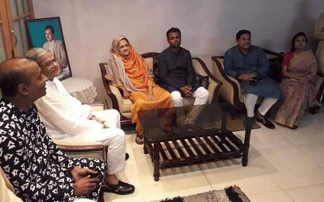 গুম হওয়া নেতা-কর্মীদের বাসায় ফলের ঝুড়ি নিয়ে বিএনপি