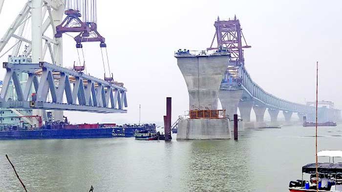 পদ্মাসেতুতে বসানো হচ্ছে ২৫তম স্প্যান