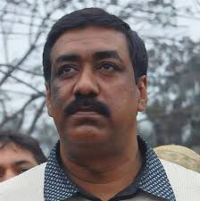 লাল পাসপোর্ট ফেরত দিলেন শামীম ওসমান