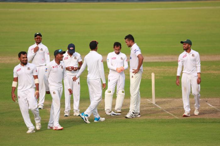 লাল-সবুজের লড়াইয়ে বিবর্ণ সাকিব