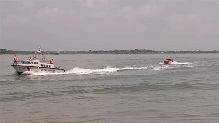সমুদ্রে মৎস্য সম্পদ রক্ষায় কোস্টগার্ডের অভিযান