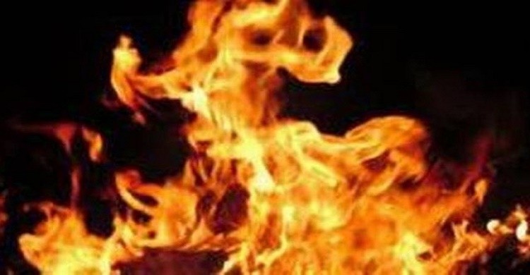 চট্টগ্রামে মধুবন বেকারির গুদামে আগুন