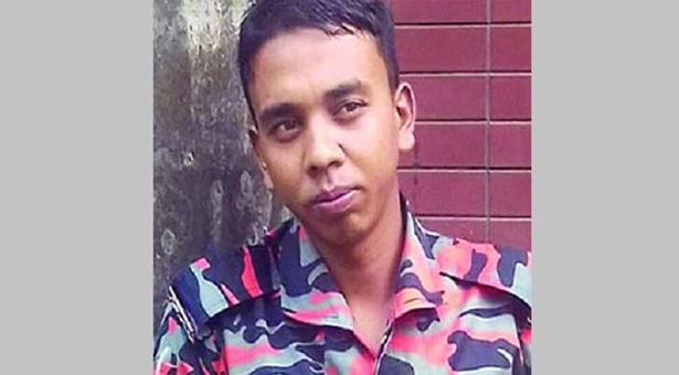 নিজের জীবন বাজি রেখে না ফেরার দেশে ফায়ারম্যান সোহেল