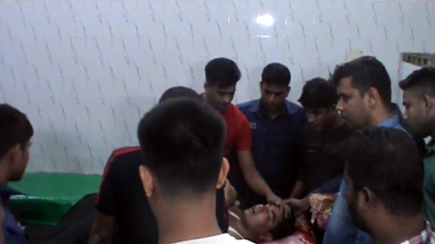 ডাকাতদের হামলায় আহত চার পুলিশ সদস্য