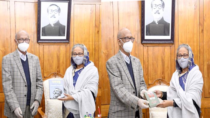 বঙ্গবন্ধুর ওপর রচিত দু’টি বইয়ের মোড়ক উন্মোচন প্রধানমন্ত্রীর