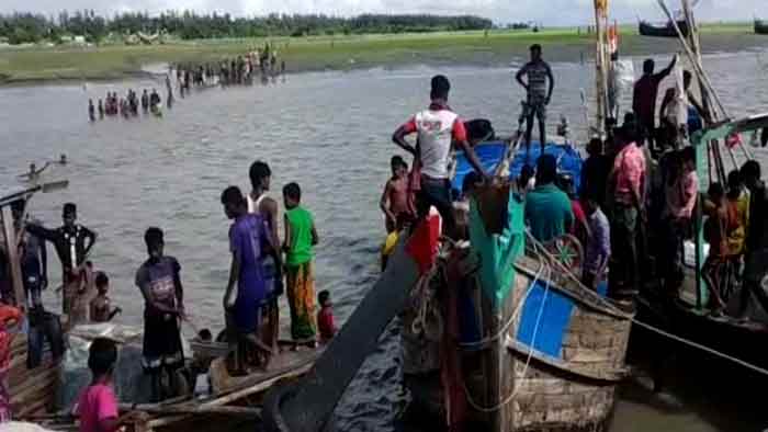 হাতিয়ায় নৌকাডুবিতে ৩ জনের মৃত্যু, জীবিত উদ্ধার ১১
