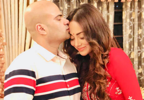 নায়িকা তমা মির্জাকে বিয়ে করেই কানাডা ফিরছেন রিয়েলেটর হিশাম!
