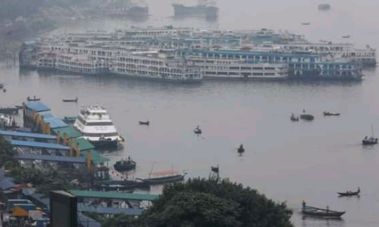 নৌযান শ্রমিকদের লাগাতার ধর্মঘট চলছে