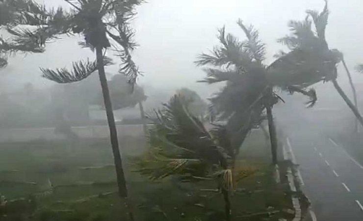 ভারতের ওড়িশায় আঘাত হেনেছে ফণী