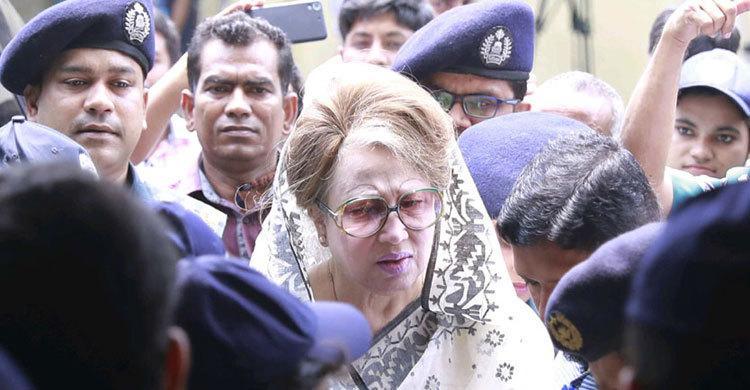 আদালত স্থানান্তরের বিরুদ্ধে খালেদার রিট আবেদন