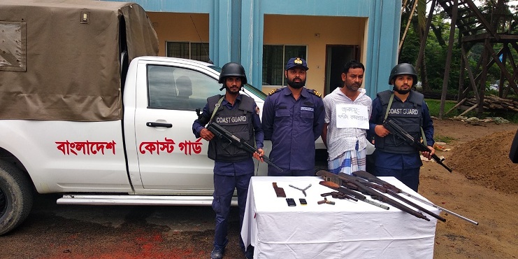 নোয়াখালীতে জলদস্যু বাহিনীর প্রধান গ্রেপ্তার