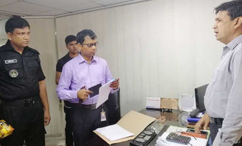 অতিরিক্ত অর্থ আদায় : ৩ হজ এজেন্সিকে ৩০ লাখ টাকা জরিমানা