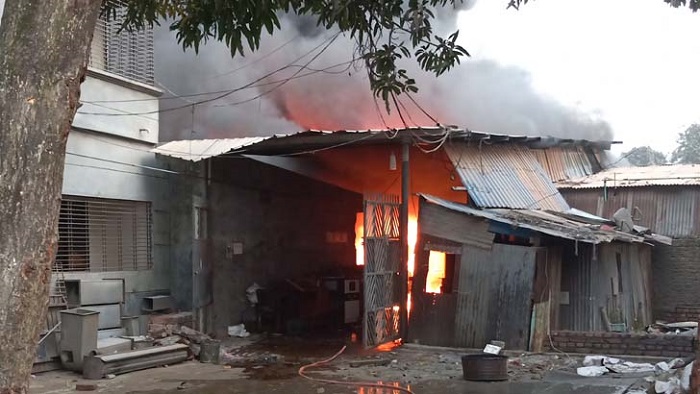 কেরানীগঞ্জে অগ্নিকাণ্ড: নিহতের সংখ্যা বেড়ে ৯