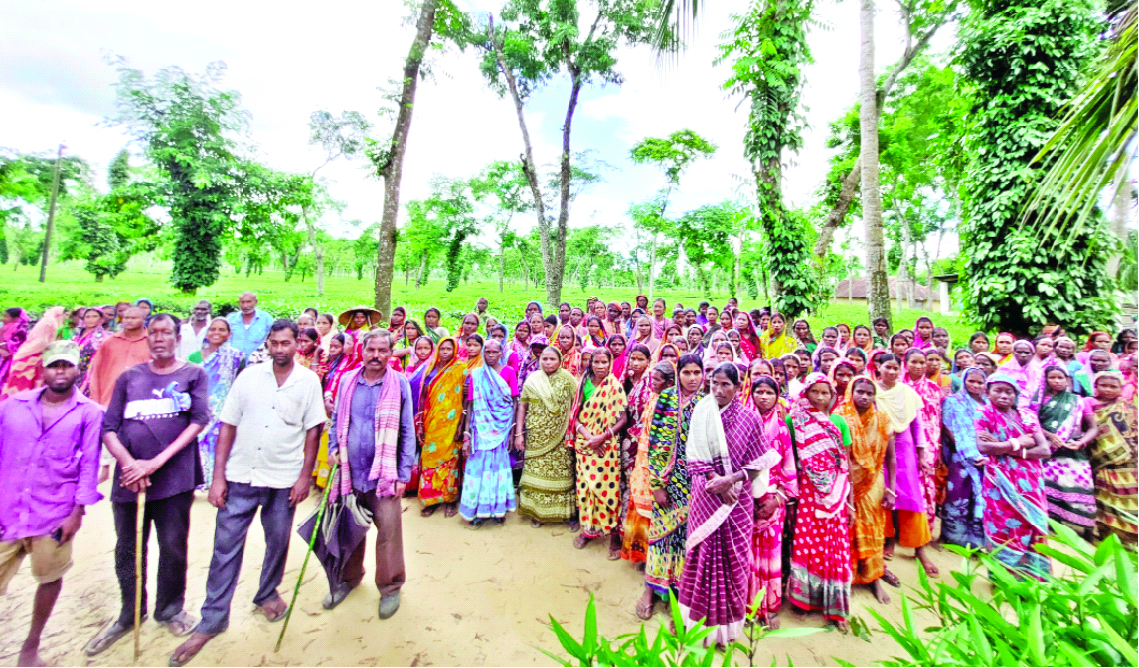 ৩০০ টাকা মজু‌রি‌র দা‌বি না মানলে আন্দোলন চলবে