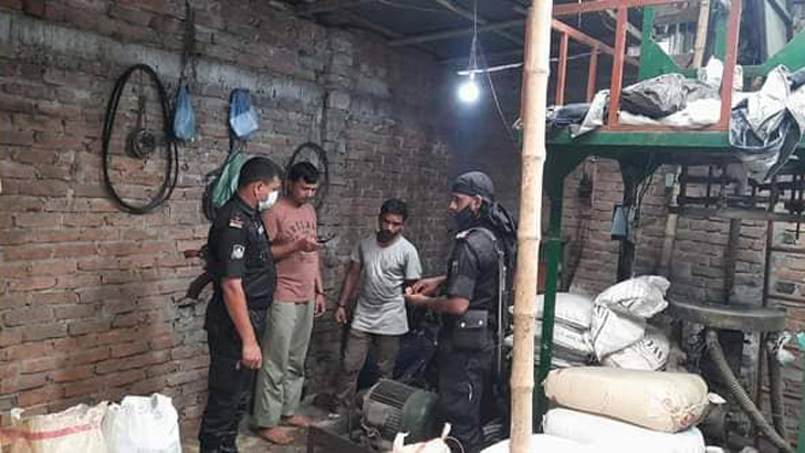দুটি পলিথিন কারখানা বন্ধ করে দিল র‌্যাব