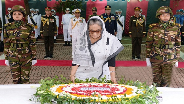 টুঙ্গিপাড়ায় বঙ্গবন্ধুর সমাধিতে প্রধানমন্ত্রীর শ্রদ্ধা