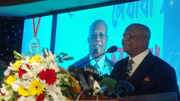 বাংলাদেশের উন্নয়ন ধরে রাখতে দুর্নীতি দমন বাধ্যতামূলক : দুদক চেয়ারম্যান