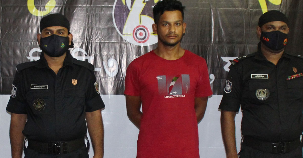 কলেজছাত্রীর গোসলের ভিডিও ধারণ, যুবক গ্রেপ্তার