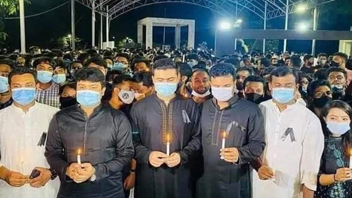 আগস্টের প্রথম প্রহরে স্বেচ্ছাসেবক লীগ ও ছাত্রলীগের মোমবাতি প্রজ্জ্বলন