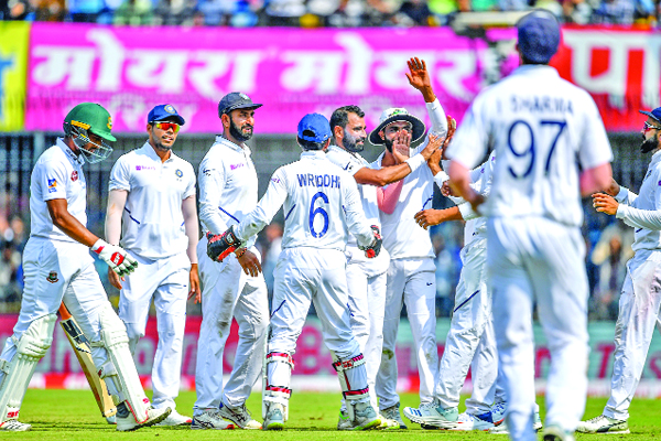 তিনদিনেই ইনিংস ব্যবধানে হার