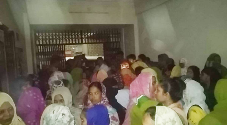 রাজশাহী মেডিকেলে চিকিৎসাধীন নার্সের মৃত্যুতে সহকর্মীদের ভাঙচুর