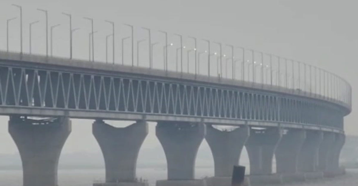 পদ্মা সেতুতে প্রথমবারের মতো আলো জ্বলল