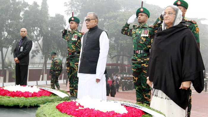 বুদ্ধিজীবী স্মৃতিসৌধে রাষ্ট্রপতি-প্রধানমন্ত্রীর শ্রদ্ধা