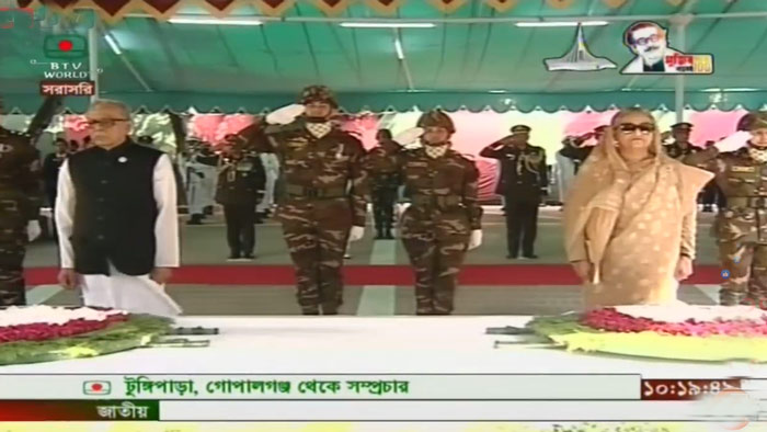 বঙ্গবন্ধুর সমাধিতে রাষ্ট্রপতি ও প্রধানমন্ত্রীর শ্রদ্ধা