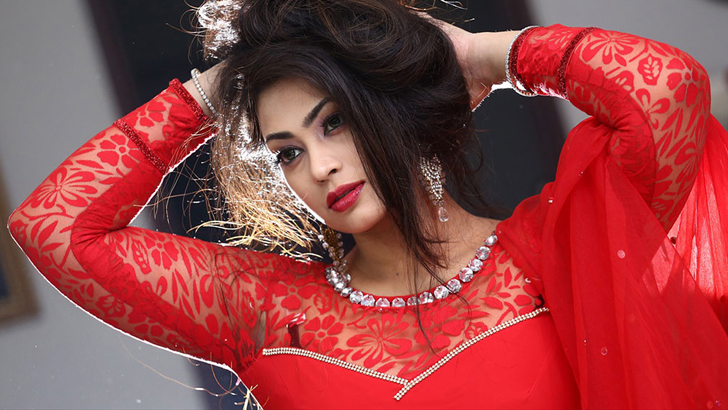 শুটিংয়ে পপির গায়ে আগুন