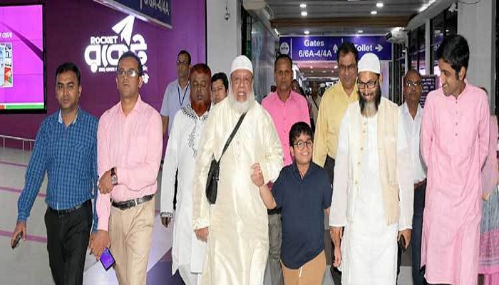 হজ শেষে দেশে ফিরেছেন ডেপুটি স্পিকার