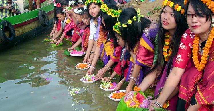 ফুল ভাসিয়ে পাহাড়ে বৈসাবি উৎসব শুরু