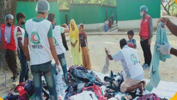 কোয়ারেন্টাইনে থাকা ৪১২ রোহিঙ্গাকে পোশাক দিয়েছে রেড ক্রিসেন্ট