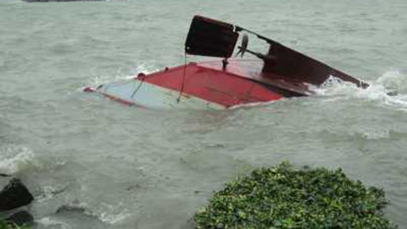  চাঁদপুরের মেঘনায় সিমেন্ট বোঝাই ট্রলার ডুবি