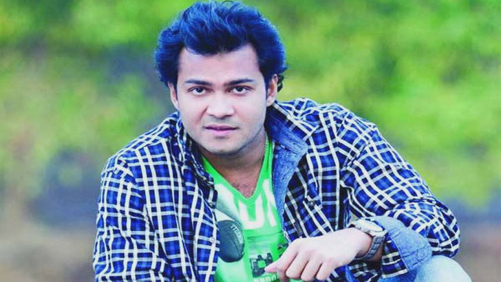 এরশাদকে রক্ত দিলেন চিত্রনায়ক সাইফ খান