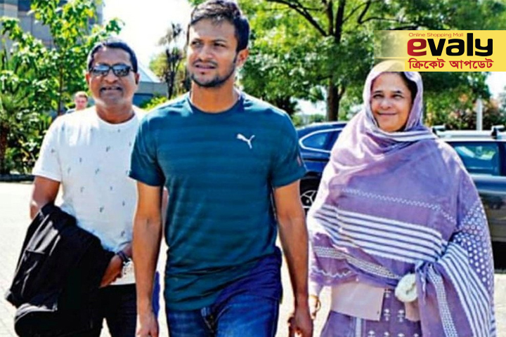 মাঠে বসে সাকিবের কীর্তি দেখলেন বাবা-মা