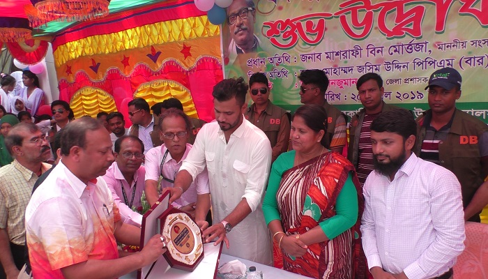 নড়াইলে বঙ্গবন্ধু ও মুক্তিযুদ্ধ কর্নার উদ্বোধন করলেন মাশরাফি