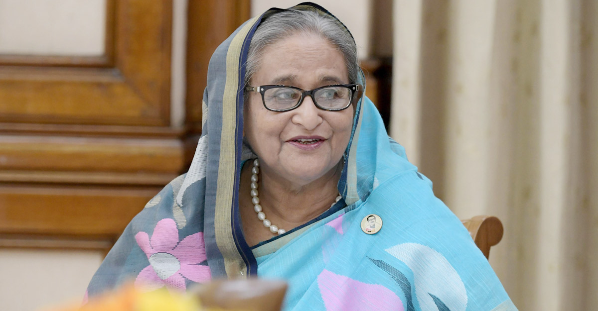 শেখ হাসিনা গণভবনে, নেতারা কেউ এলাকায় কেউ ঢাকায়