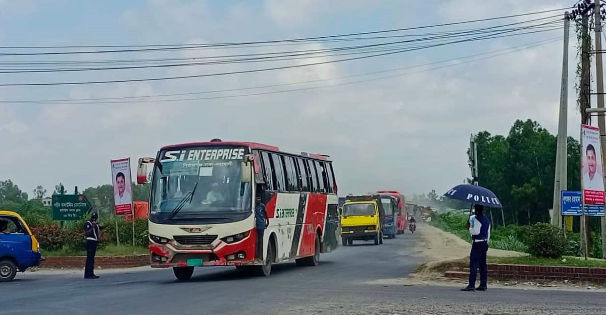 ঢাকা-টাঙ্গাইল মহাসড়কে ১২ কিমি এলাকায় যান চলাচলে ধীরগতি