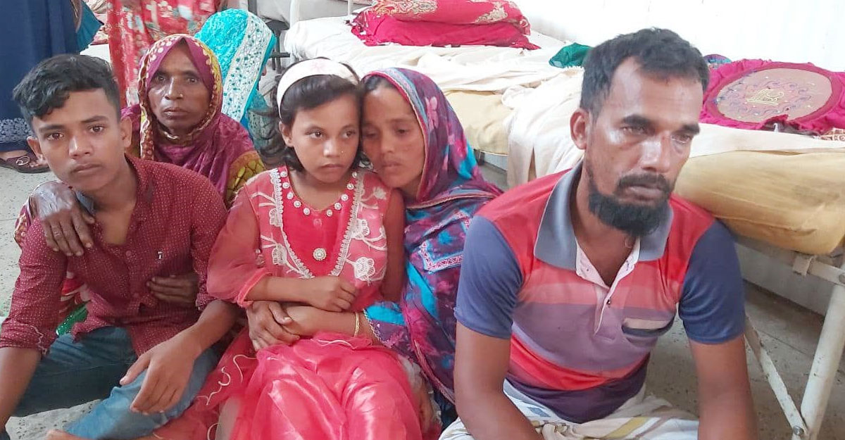‘আমার নিষ্পাপ মেয়ের কী অপরাধ ছিল’