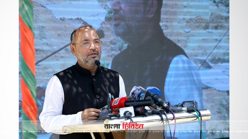 রোহিঙ্গাদের মতো স্থানীয়রাও সহায়তা পাবেন : ত্রাণমন্ত্রী