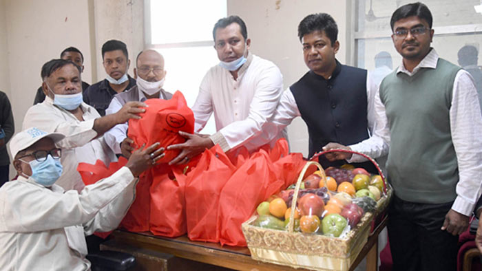যুদ্ধাহত ও বীর শহীদ মুক্তিযোদ্ধা পরিবারকে প্রধানমন্ত্রীর উপহার