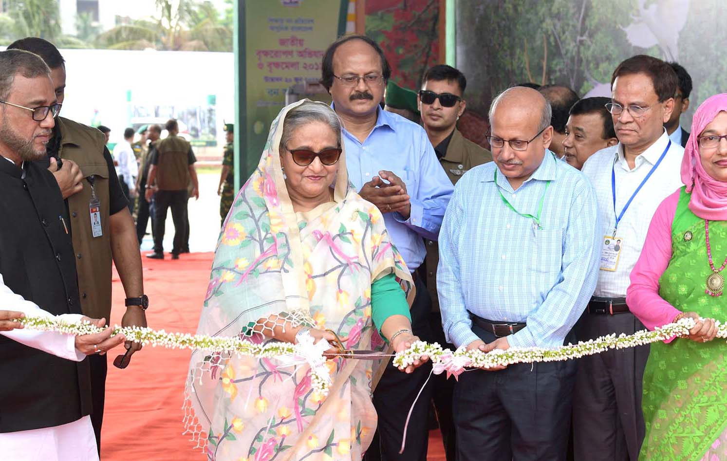 পরিবেশ রক্ষায় সবাইকে বাসস্থান-কর্মস্থলে গাছ লাগানোর অনুরোধ প্রধানমন্ত্রীর