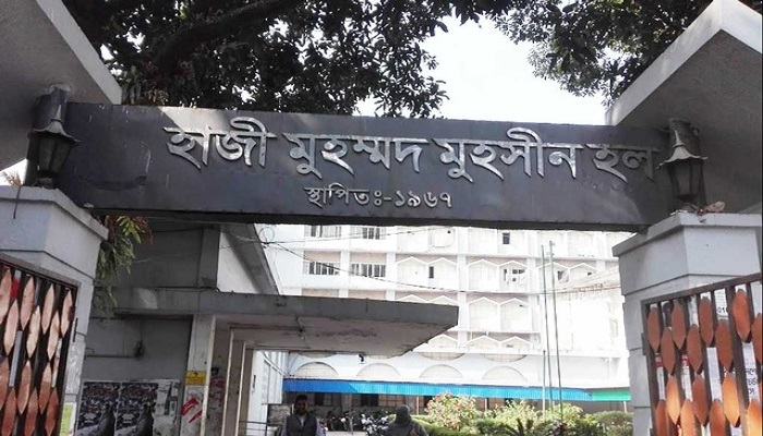 ঢাবিতে ছাত্রলীগ নেতার মাথায় ‘অস্ত্র ঠেকিয়ে’ গ্রেপ্তার ২