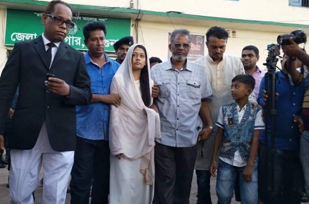 অবশেষে মুক্তি পেলেন মিন্নি