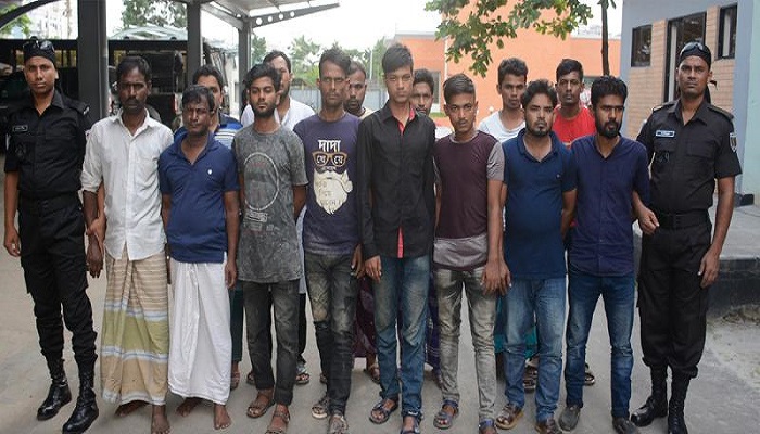 সিদ্ধিরগঞ্জে ছিনতাইকারী সন্দেহে আটক ১৪